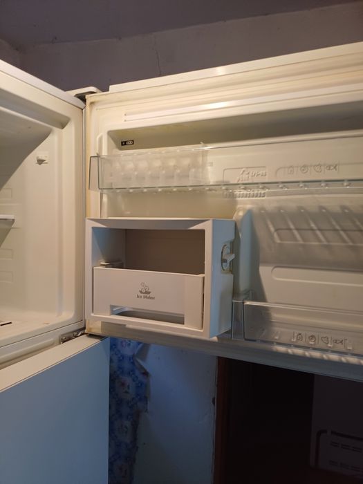 Холодильник Midea  AD-585FWE