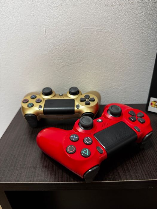 PlayStation 4 Pro 1TB-2 manete + FIFA 25