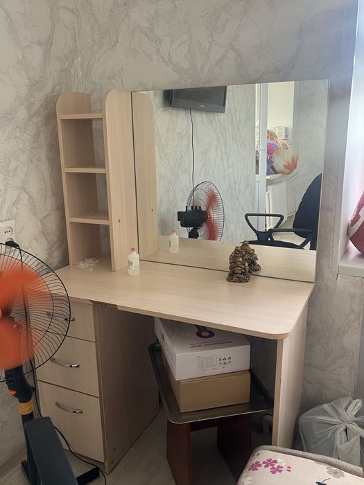 Продам стол б/у самовызов