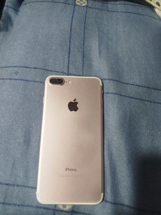 Iphone 7+ gold ideal