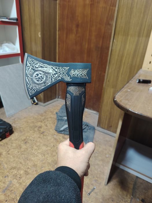 Продаю топоры с гравировкой