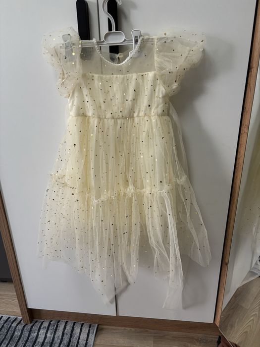 Продам детские платья на утренник