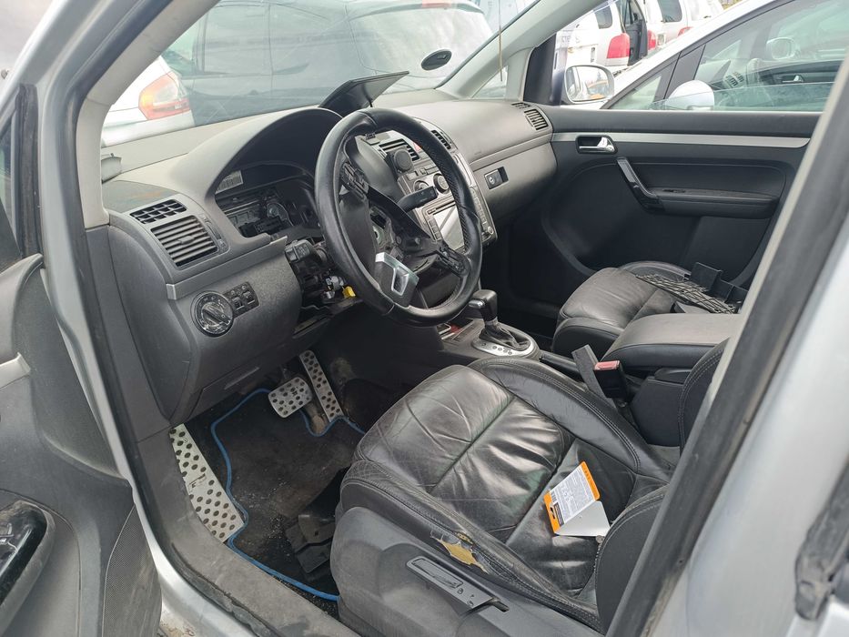 На части! VW Touran 2.0 TDI