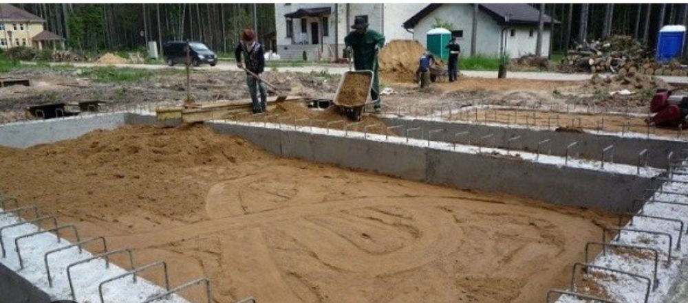 Засыпать песком. Засыпать песком. Почему засыпают песком. Погреб в песке. Песок удобрение.