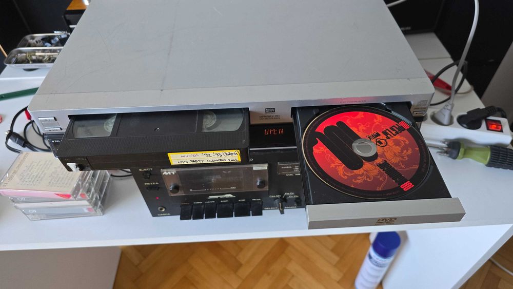 Player/Recorder VHS/DVD Panasonic NV-VP30 EC-S, functioneaza total