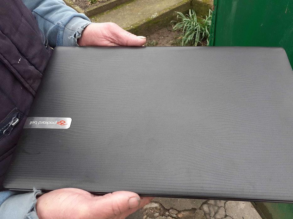 Лаптоп Пакърт Бел