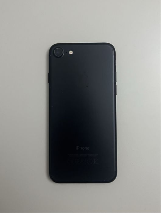 Продавам IPhone 7