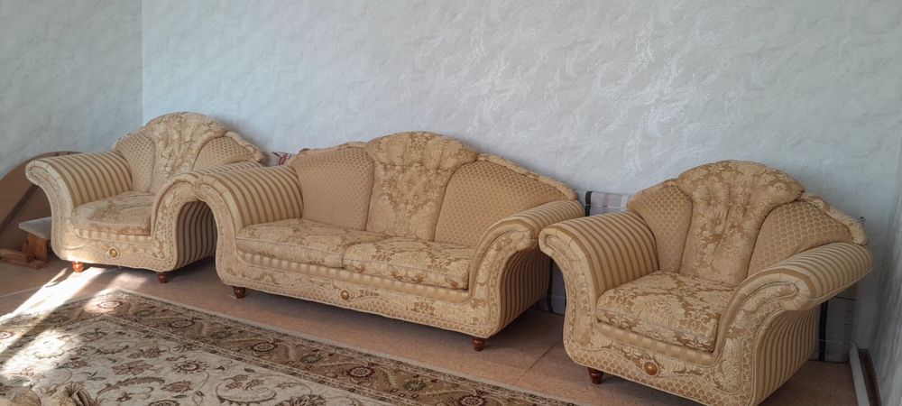 Продам диван с 2 креслами