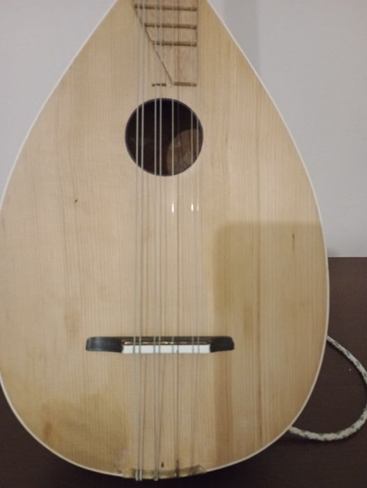 Продавам Тамбура