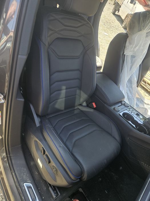 Седалки/салон за VW Touareg R-line 2025г
