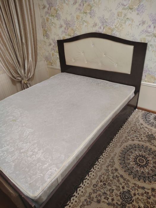 Кровать деревянная
