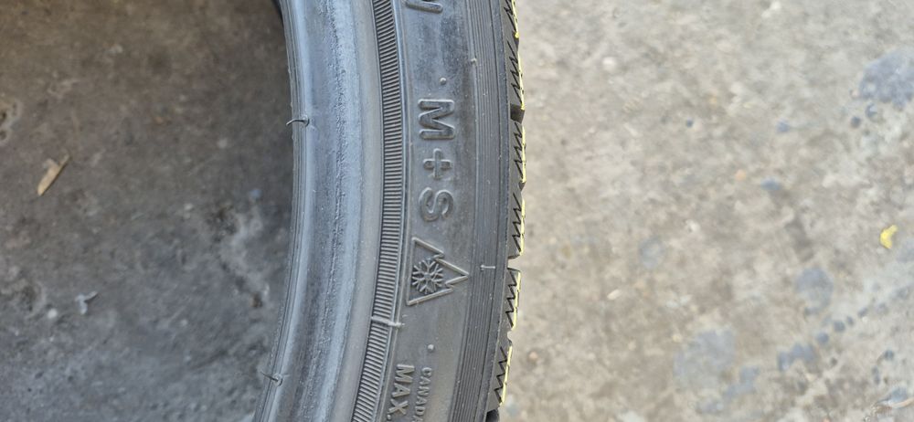 4 anvelope iarna ca si noi Toyo,255/30/20.Pretul este pe bucata.