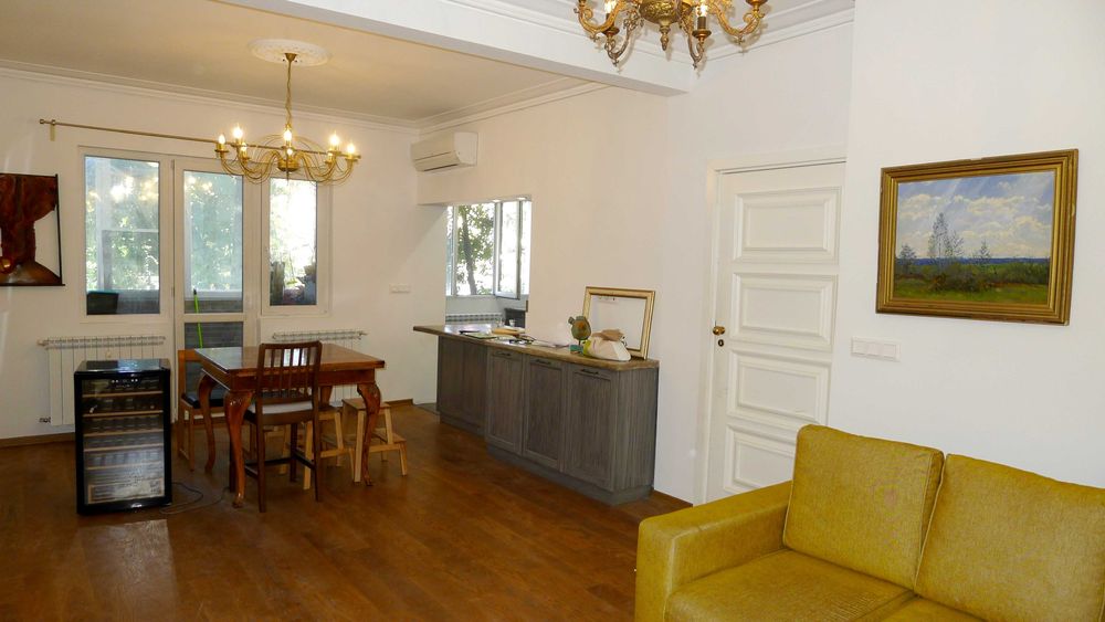 Продава се Тристаен апартамент в София, Център - 93 кв.м за 2150 €/кв.м - Снимка #3