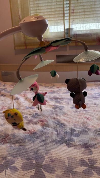 Играчка/въртележка за легло tiny love