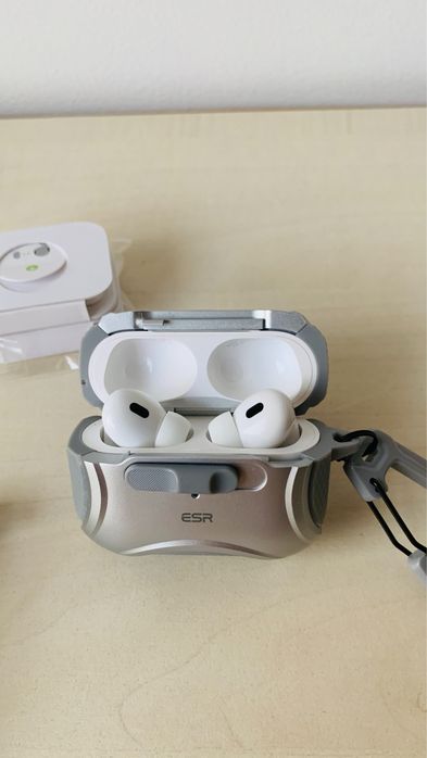 Căști In-Ear Apple AirPods Pro 2, originale, le am din 2023 și le-am folosit mai rar în general, am pus husă la carcasă ca să fie recondiționat ofer +