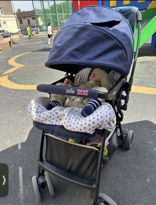 Продам прогулочную коляску Joie
