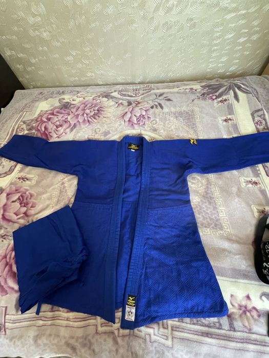 Продам кимоно mizuno
