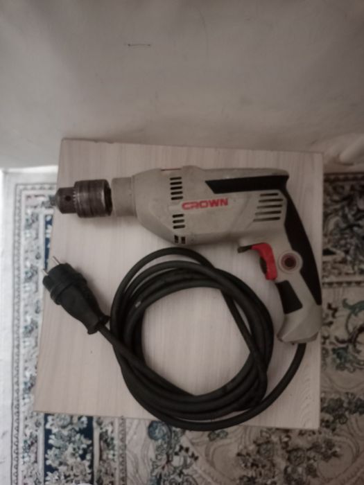 Дрель в рабочем состояний