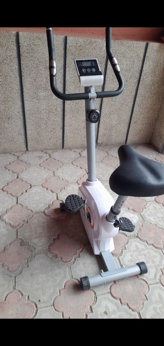 Bicicleta fitness magnetica, GO4FIT, model GF100, greutate maxima util