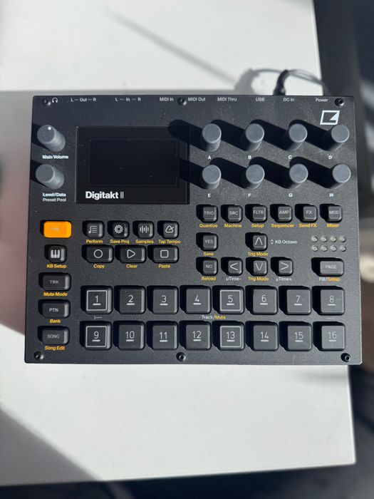 Семплер Elektron Digitakt II (април 2026г.)