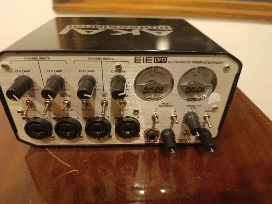 Аудио интерфейс AKAI EIE PRO