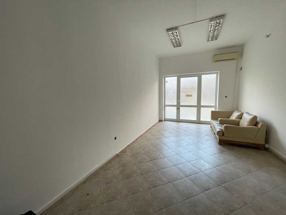 Дава се под наем Магазин в София, Иван Вазов - 45 кв.м за 430 € - Снимка #2