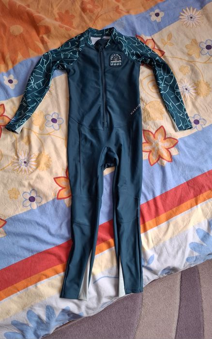 Чисто нов, цял бански с дълги ръкави и крачоли за 5-6-годишно дете