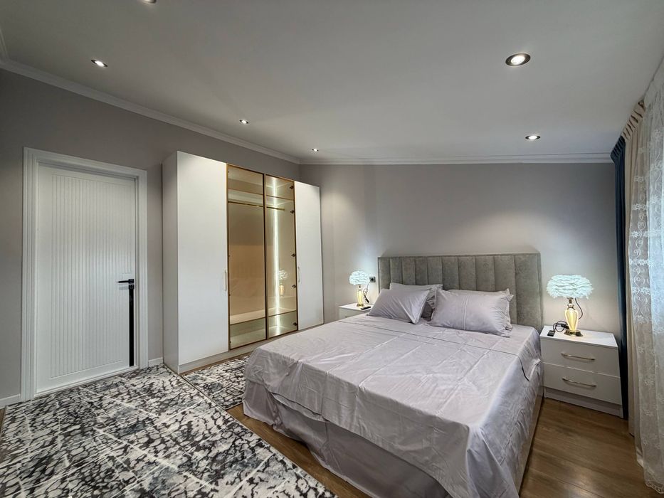 Продается 3 ком. Квартира площадью 93 кв.м. Адрес рядом с Аэропортом