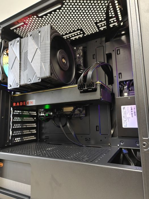 Компютър Xeon E3-1270 v6 / Vega 64 8GB / 20GB DDR4 / SSD 480GB + HDD 500GB