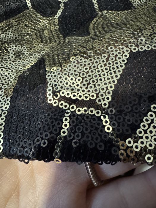 Rochie mini cu paiete negre si aurii