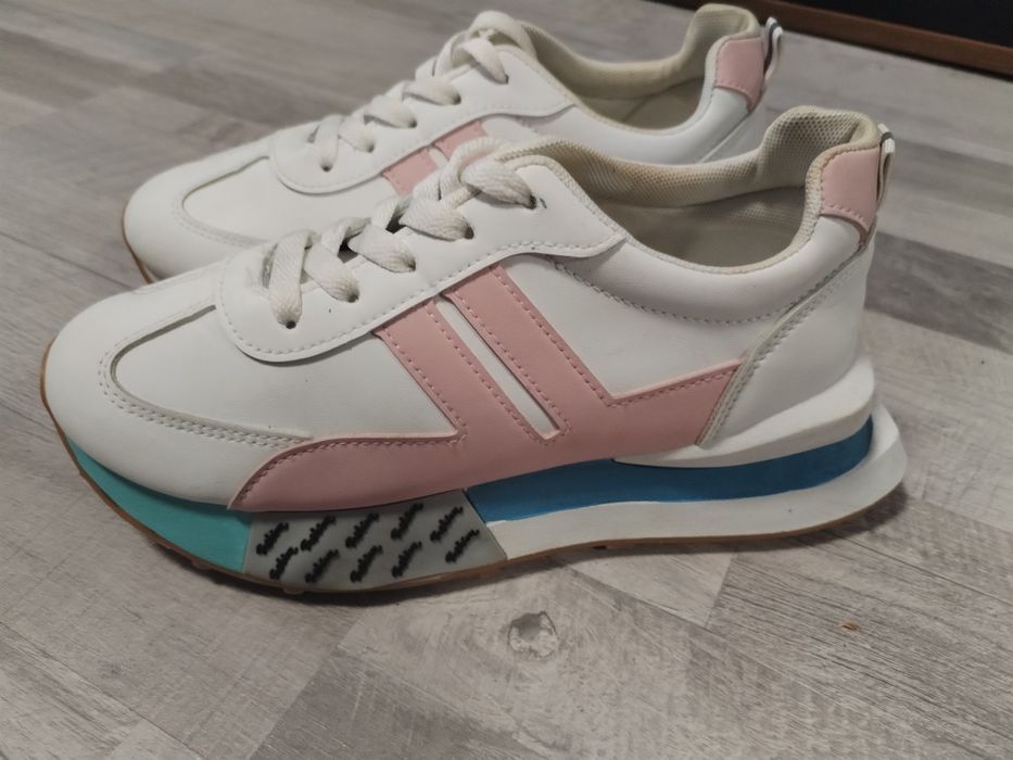 Спортни обувки /