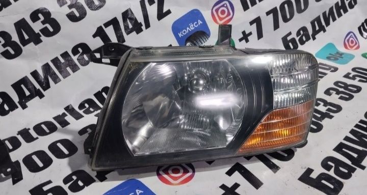 Фары передние Mitsubishi Pajero 3
