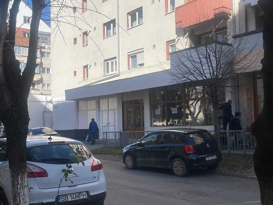 Inchiriez spatiu comercial