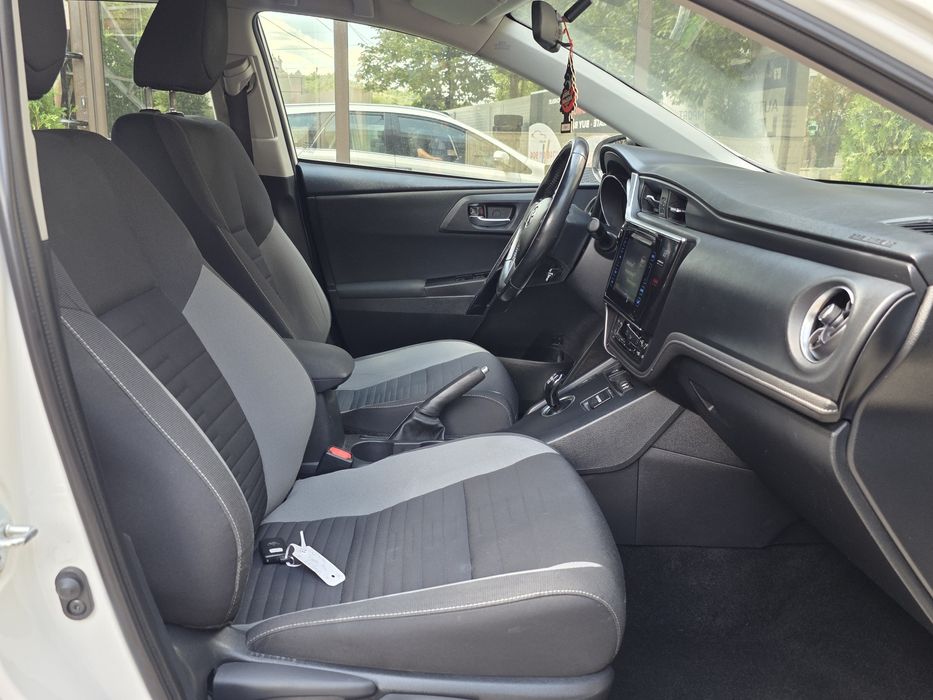 Toyota Auris 1.8 hibrid Confort  garantie 12 luni+rate fara avans