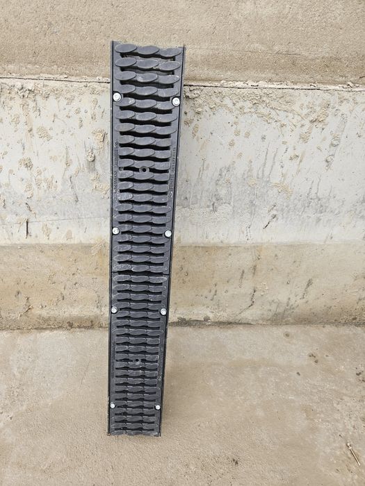 Водоотводный латок с решеткой