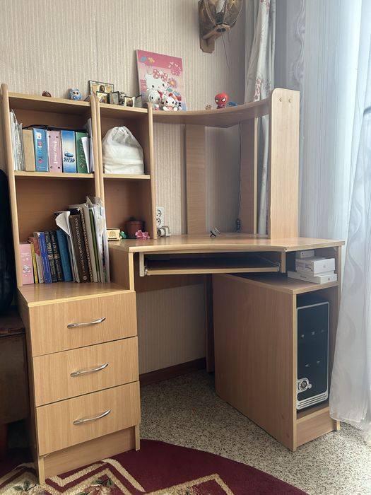 Продам компьютерный стол