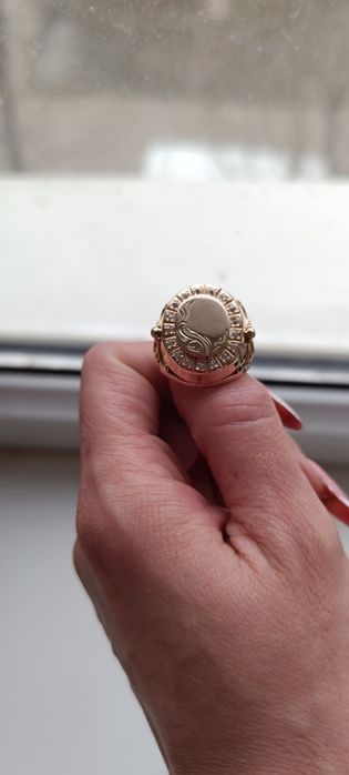 Продам золотую печатку.
