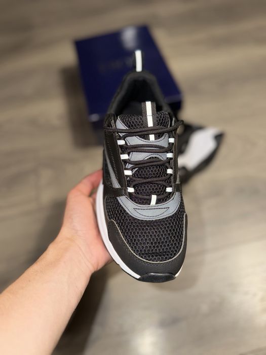 Dior B22