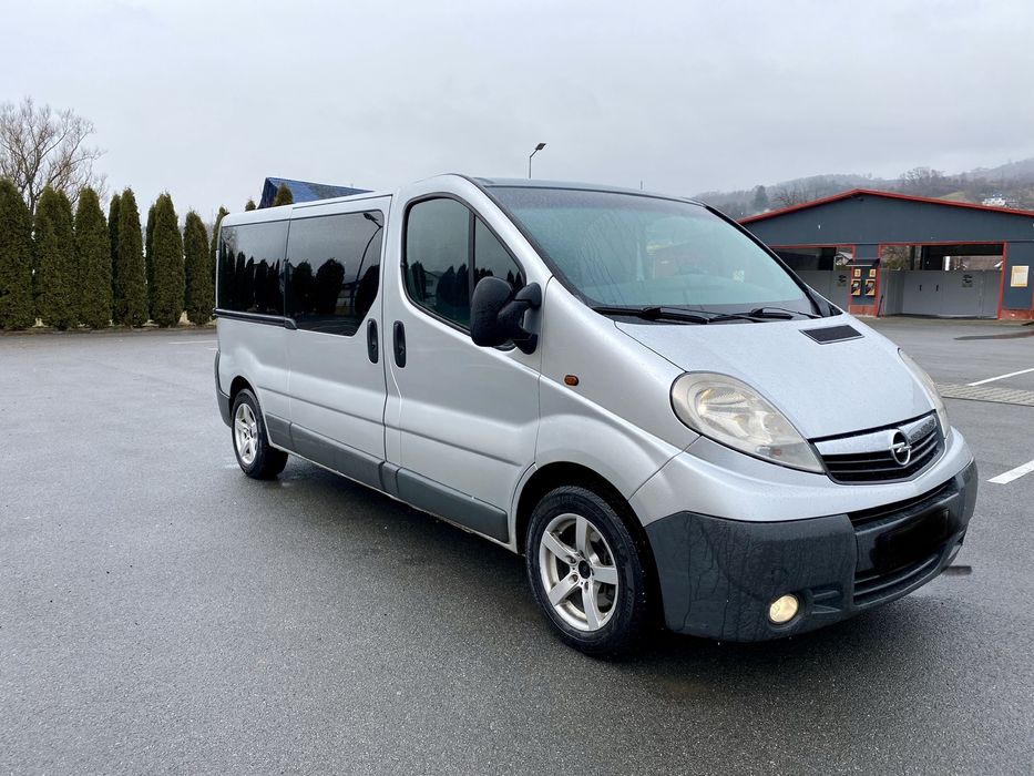 Opel Vivaro modelul Lung