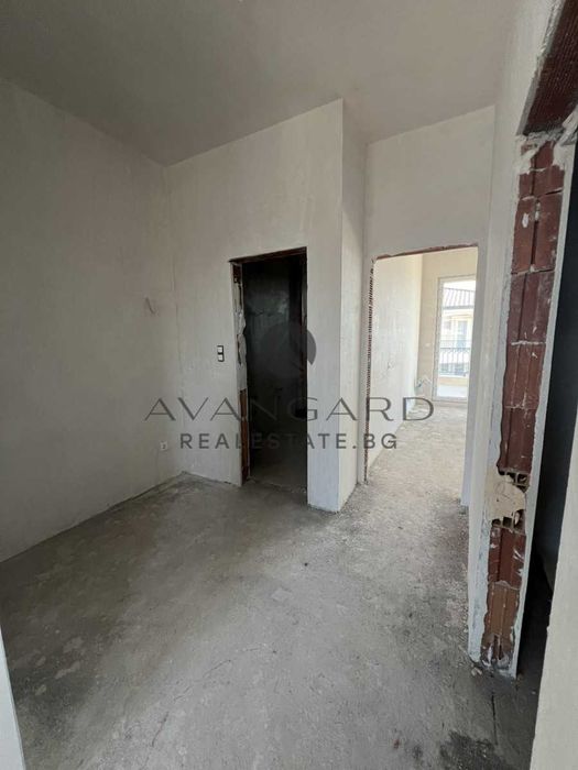 оф.22530 Триетажна Къща с АКТ 16 Остромила