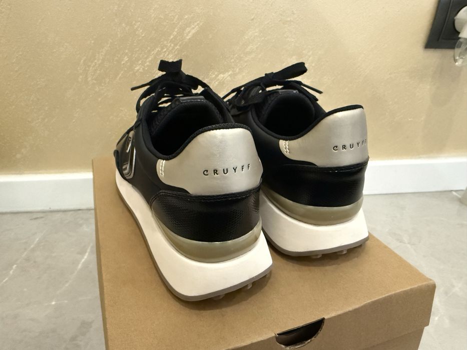 Чисто нови обувки  Cruyff  26.5 см
