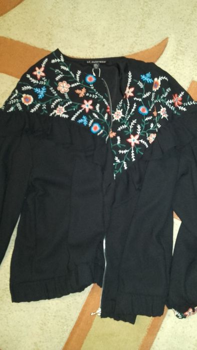 Jacheta Zara cu broderie si volane nr.XL, noua!