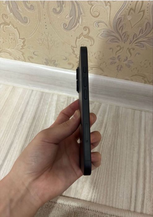 Продам Айфон 16