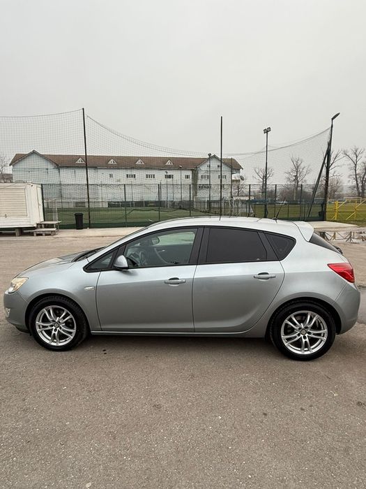 Opel Astra J  1.7 CDTI 2010
