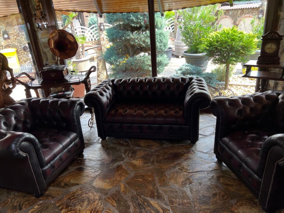 Set mobilier Chesterfield din piele – canapea + 2 fotolii