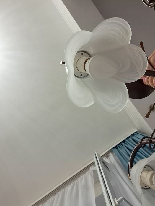 Продам люстру район бурова