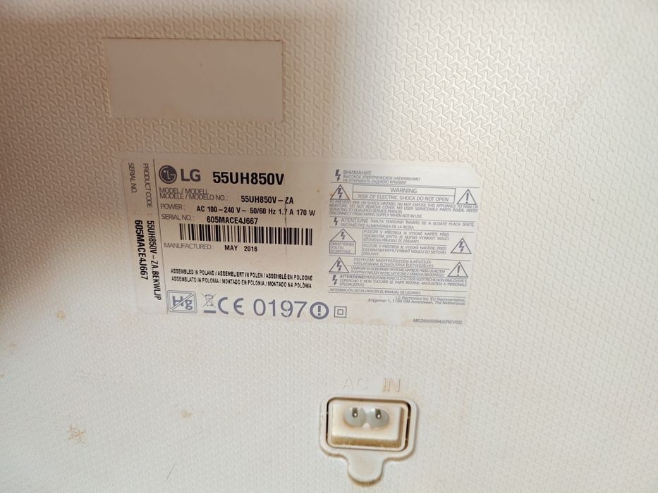 Televizor benzi led stricate