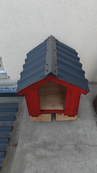 Cușcă de câine din scândură groasa