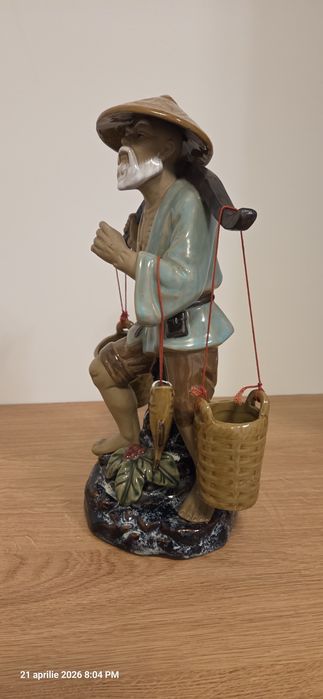 Bibelou chinezesc  cu o vechime de 40 ani