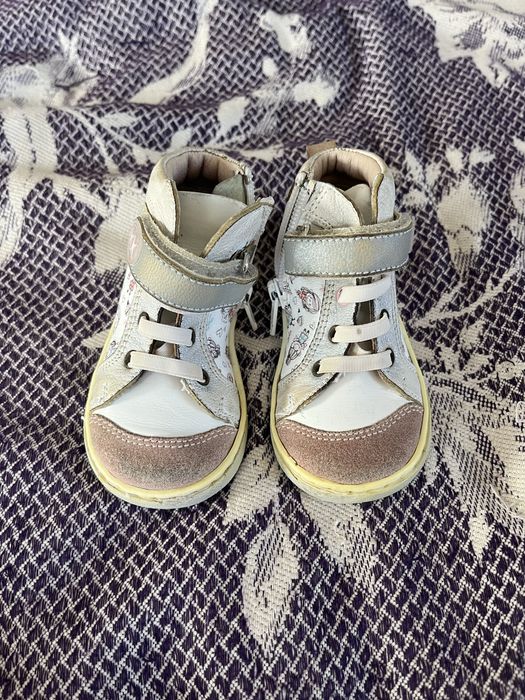 Бебешки кецове на ,, Колев и Колев”